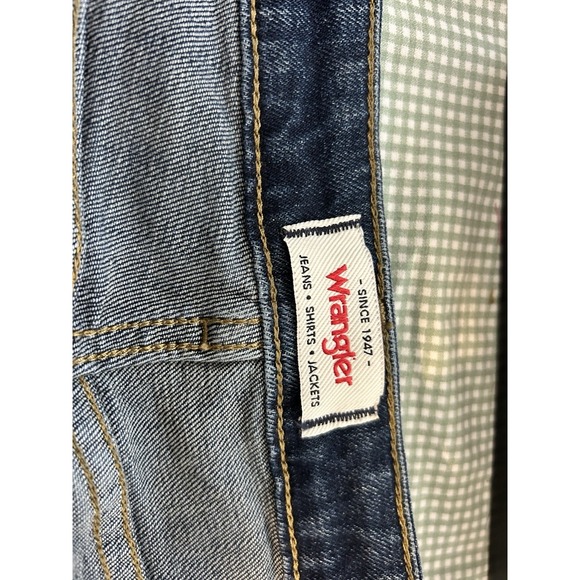 Wrangler Women's High Rise Fierce‎ Flare JeansSize 18 x 34 Medium Wash NWT - Picture 6 of 8